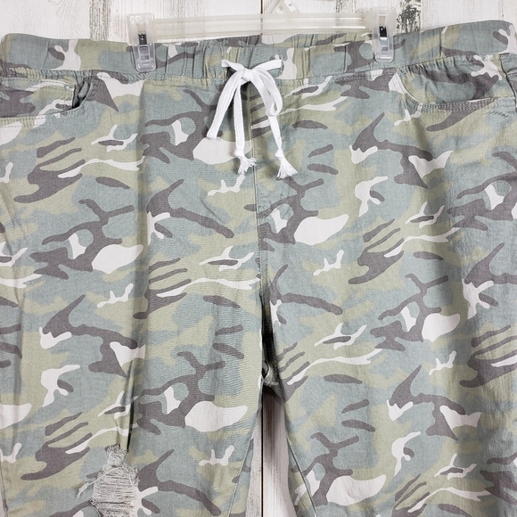 Royalty for me camo distressed raw hem jeans plus size 3X - Picture 2 of 12